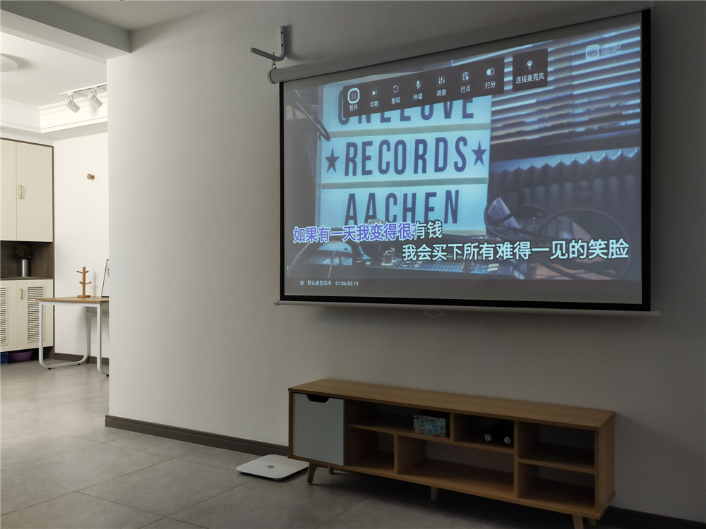 将电影院放进口袋里？天猫精灵“小白盒”便携智能投影仪评测