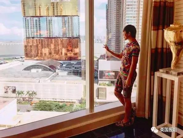 日本男子花费200万整容变成狗,日本整容小哥