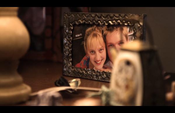 女孩变成橡皮人的电影,女孩的身体像橡皮泥