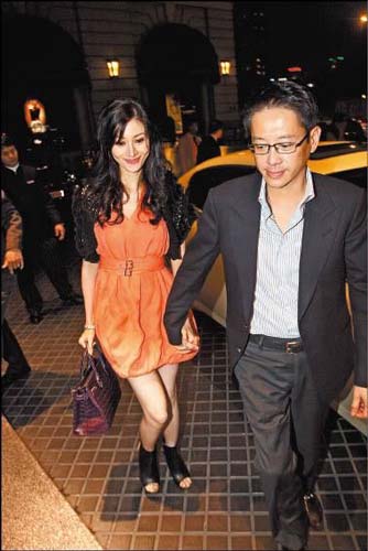 何超琼的传奇人生,何超琼的智慧与超凡的能力