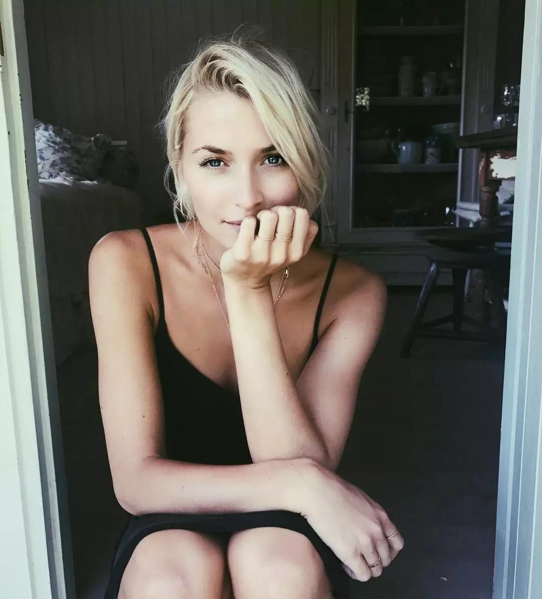 明明皮肤很细腻，可为什么有的人看起来很显老？原来问题出在这里