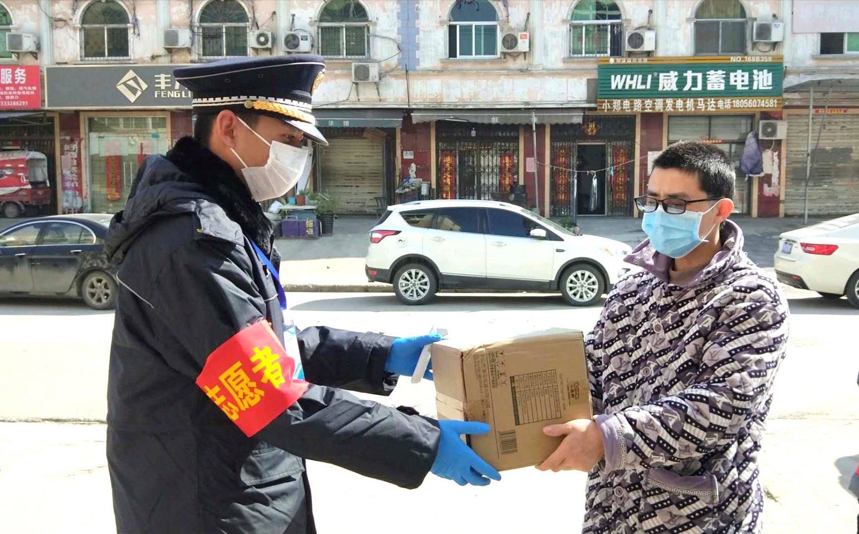 抗击疫情00后志愿者的青春担当,致敬日夜为抗击疫情坚守的城管人