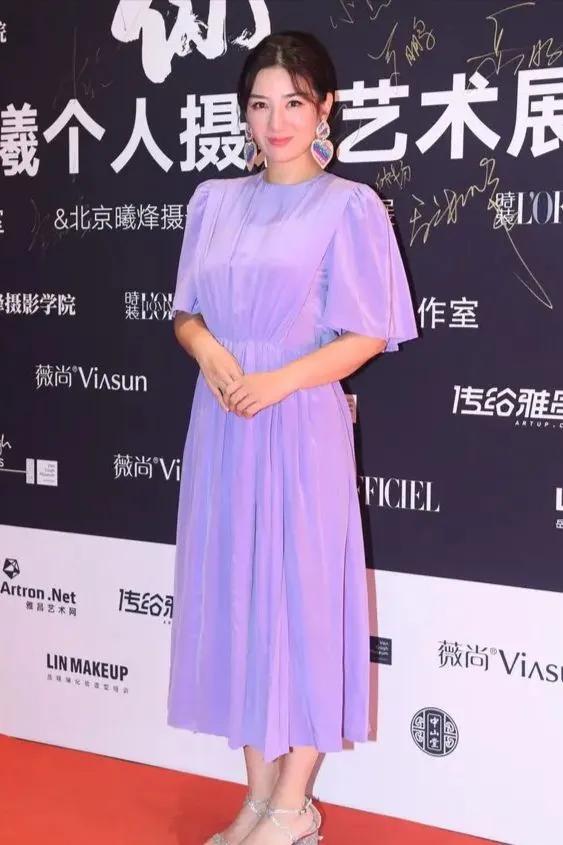 黄奕颜值天花板时刻,黄奕被嘲脸肿不像样