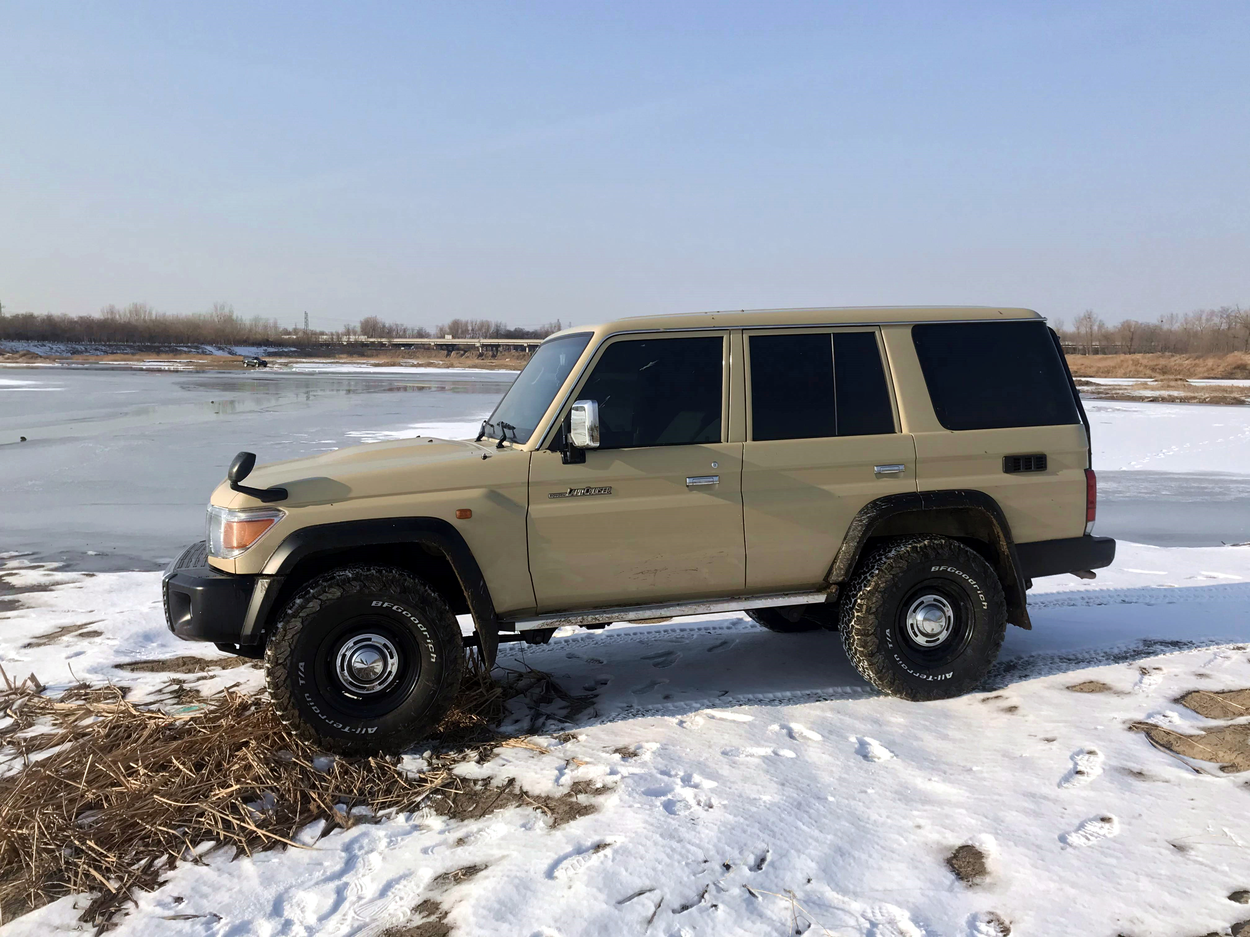 全新陆巡5.7试驾,陆巡v6版测评