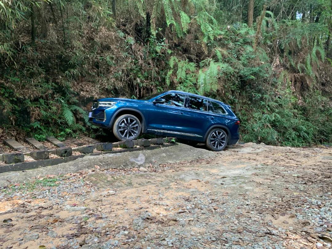 吉利星越l越野穿越体验,吉利星越l适合长途穿越吗