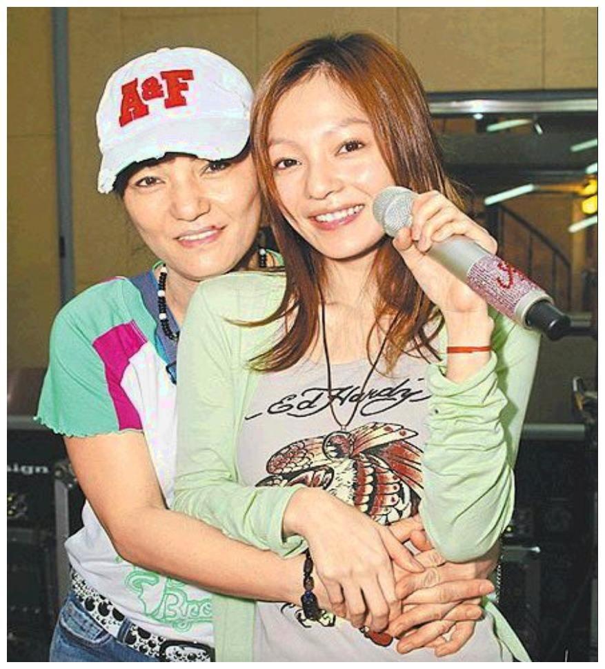 张韶涵父母事件是真的吗,张韶涵家庭事件真相