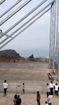 新娘开心的搞笑视频,搞笑gif开心一刻女司机上车