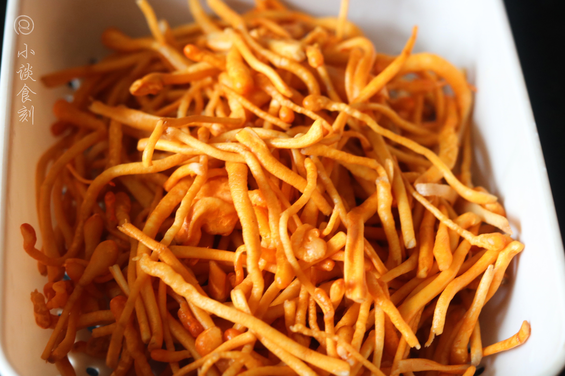 黄色的鲜虫草,虫草黄色的