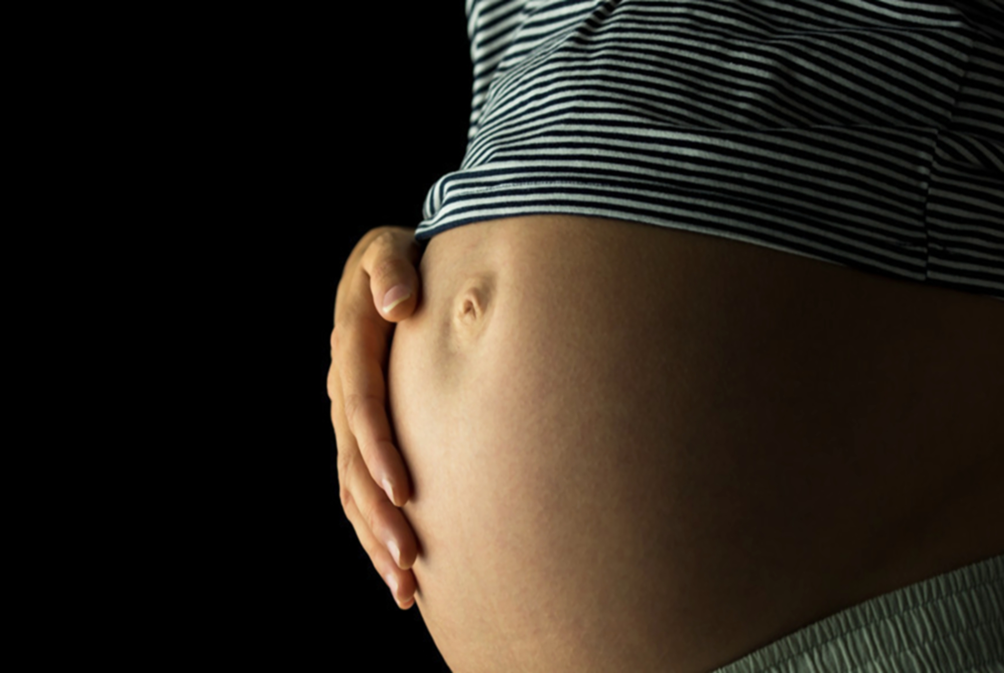 肤色黑的孕妈是不是容易长妊娠纹,怀孕长了黑色素孩子就变白了吗