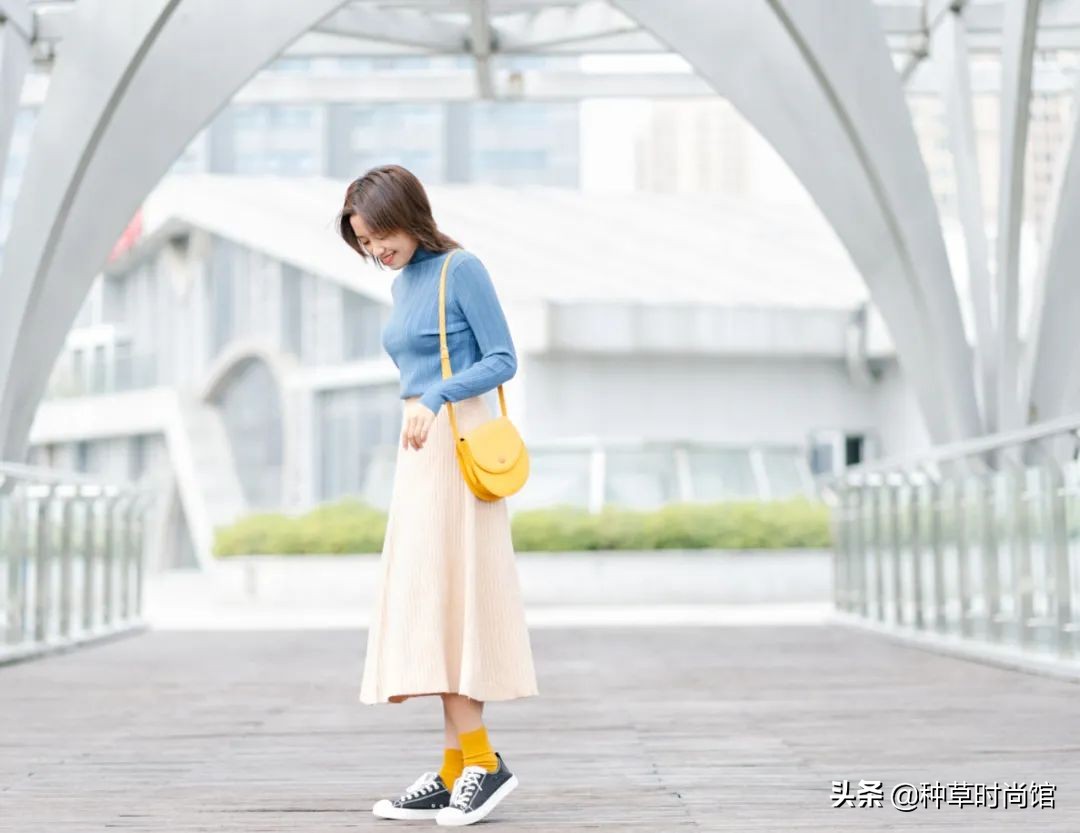 短款驼色和哪三个颜色最搭,今冬穿驼色这6种颜色美爆了