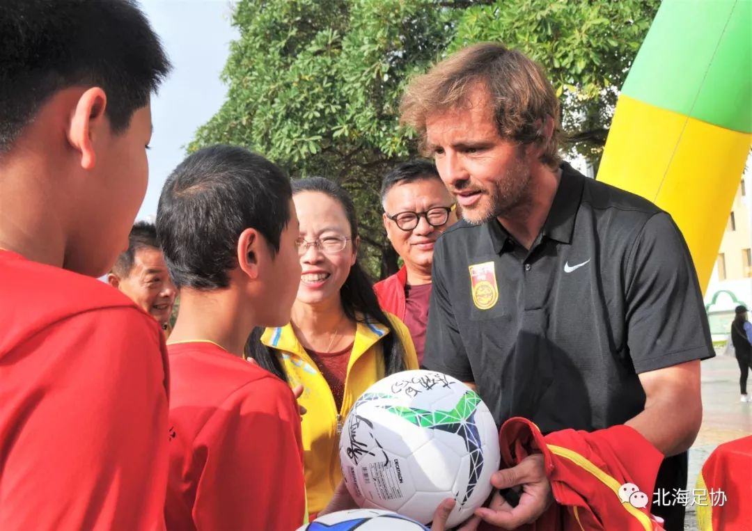 与世界沙足巨星同场竞技,北海校园足球小将够牛