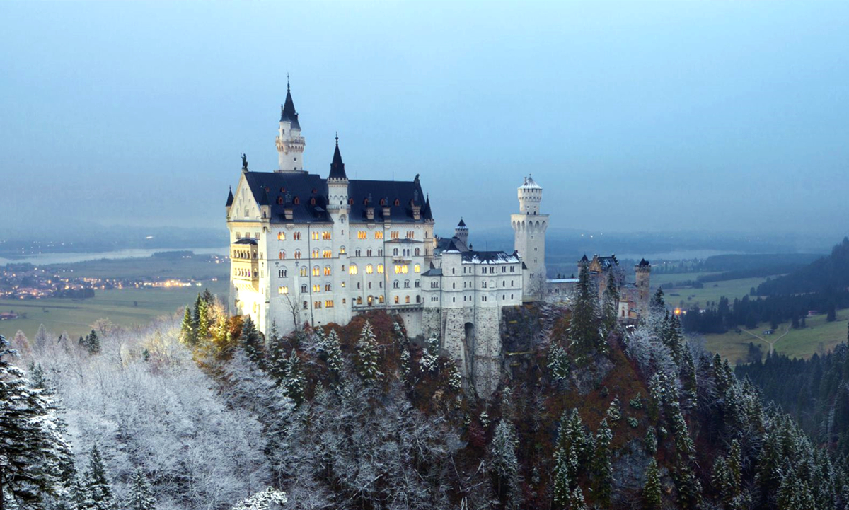 疯子在左，国王在右，城堡在中央——《疯王城堡》