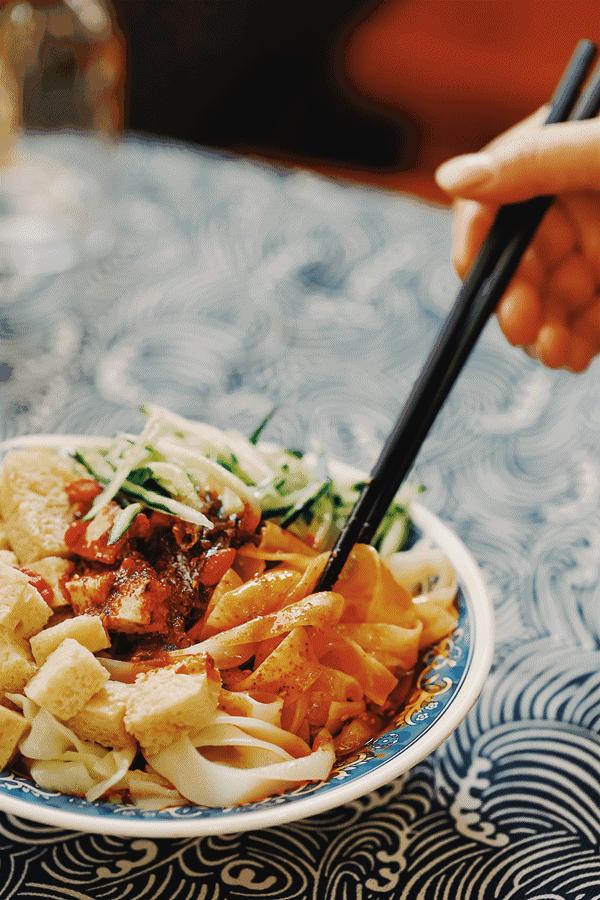 徐州凉皮开到悉尼！健身私教亲手烹制！美味到极致，还有变态辣…