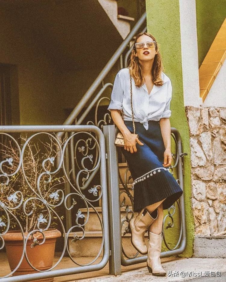 有哪些手袋既经典又时髦呢,时髦氛围感的必备单品迷你手袋