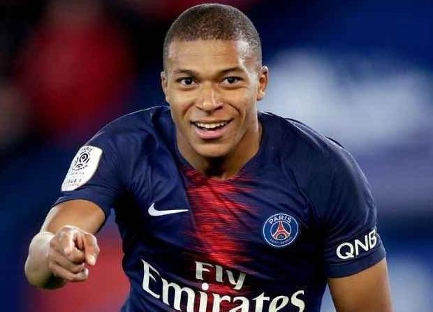 足球世界十大最贵球员：22岁梅西悬崖滑梯，C罗排仅64