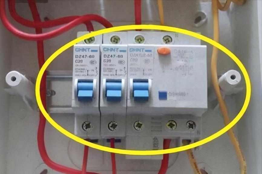 电表下面的空气开关跳闸的原因,电热水器空气开关跳闸的原因