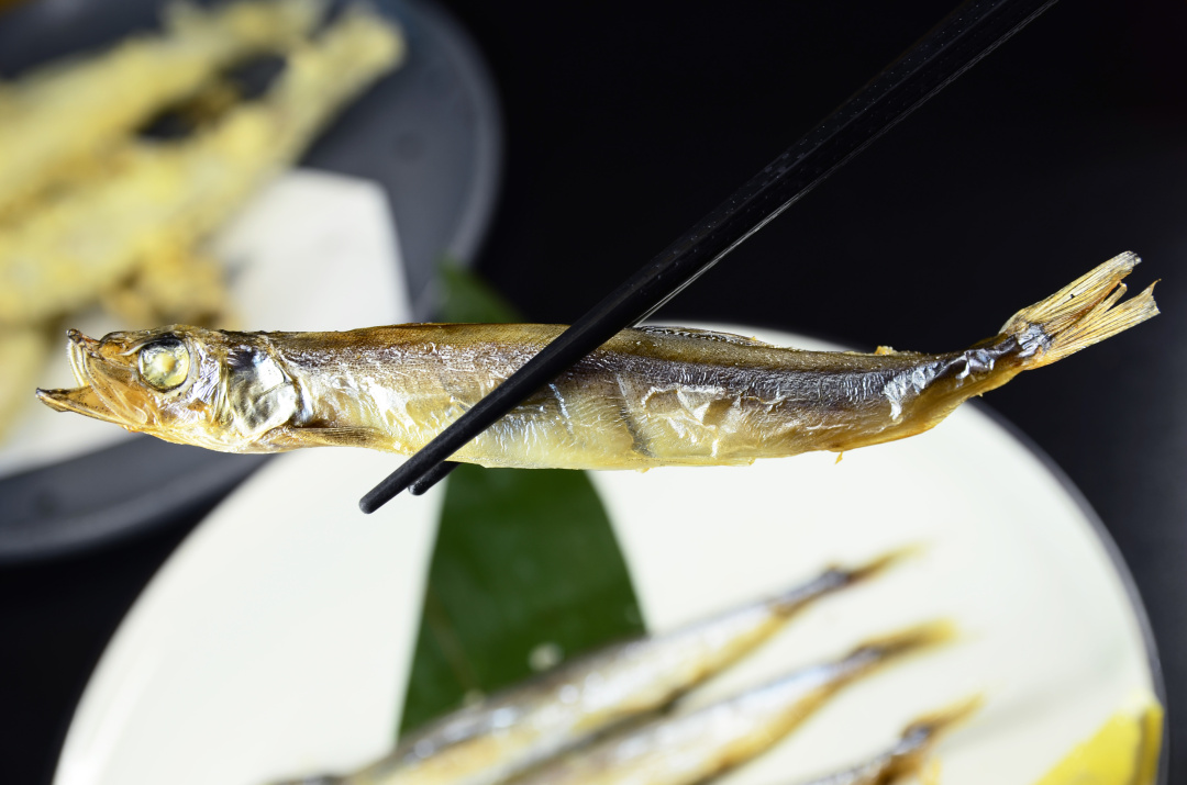 并非多情,只为生存,与多春鱼的美味邂逅