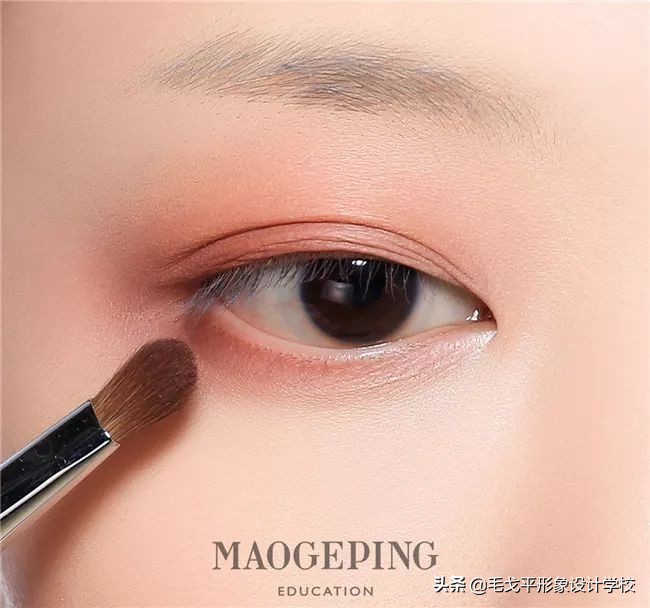 下睫毛多怎么画眼妆放大双眼,肿眼泡怎样放大双眼画眼妆