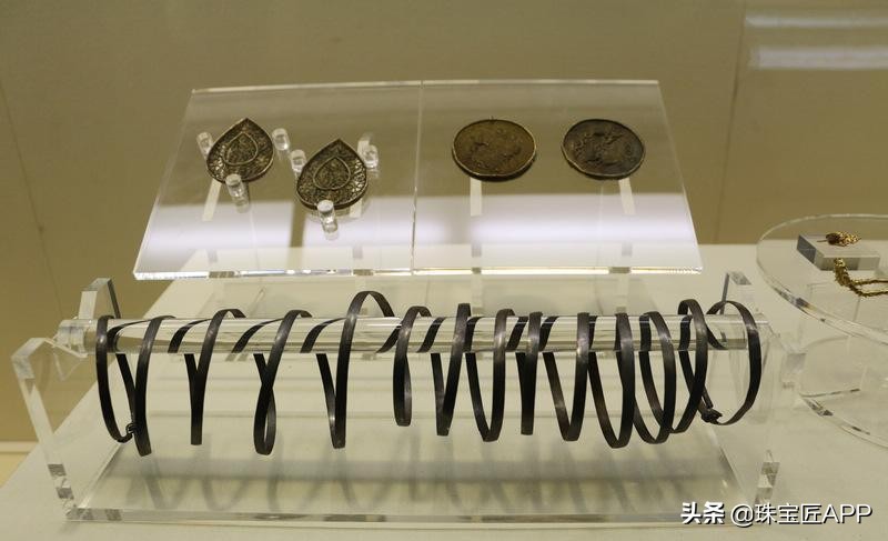 手镯的特征及图片,手镯分为几种镯形和图片