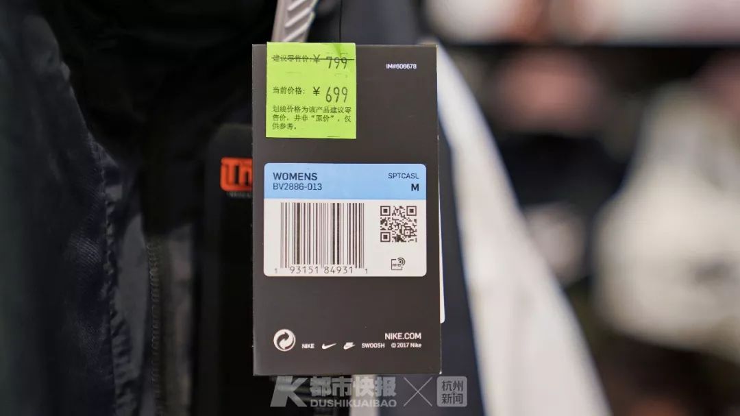 身上穿了假的耐克,年轻人都穿的耐克阿迪是不是真的