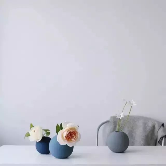 买回来的一束花如何插花,下班路上买一束花然后试着插花