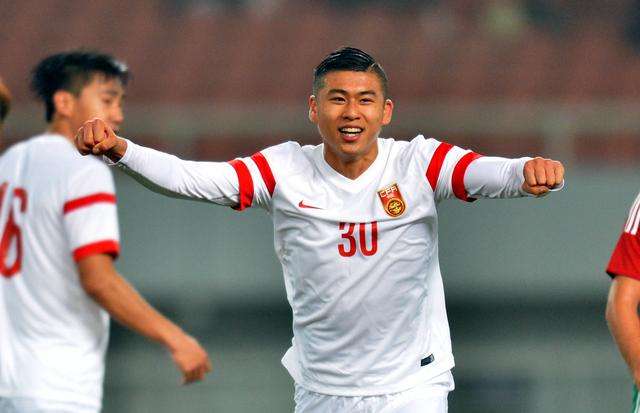 张玉宁亚洲顶级中锋,张玉宁支点中锋