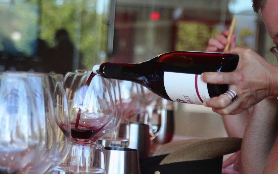 舌尖上的乡愁红酒,5个步骤教你正确品尝一款红酒