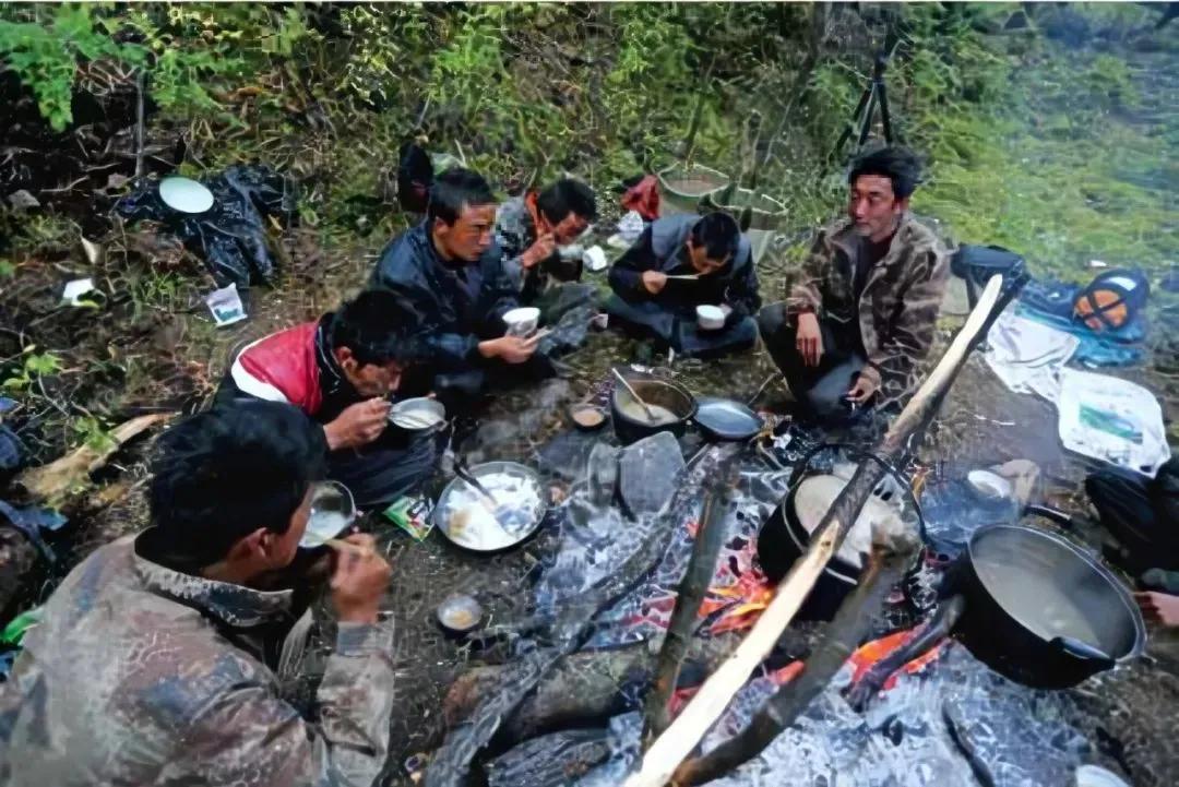 这座比《盗墓笔记》更危险的雪山，他守了35年