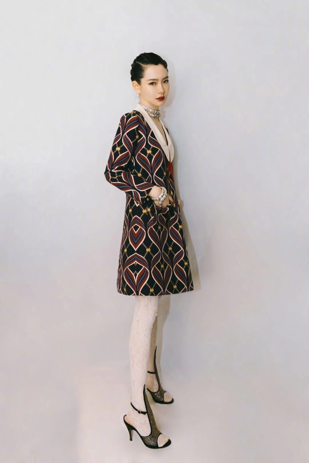 时尚潮流黑袜,今年流行的黑袜