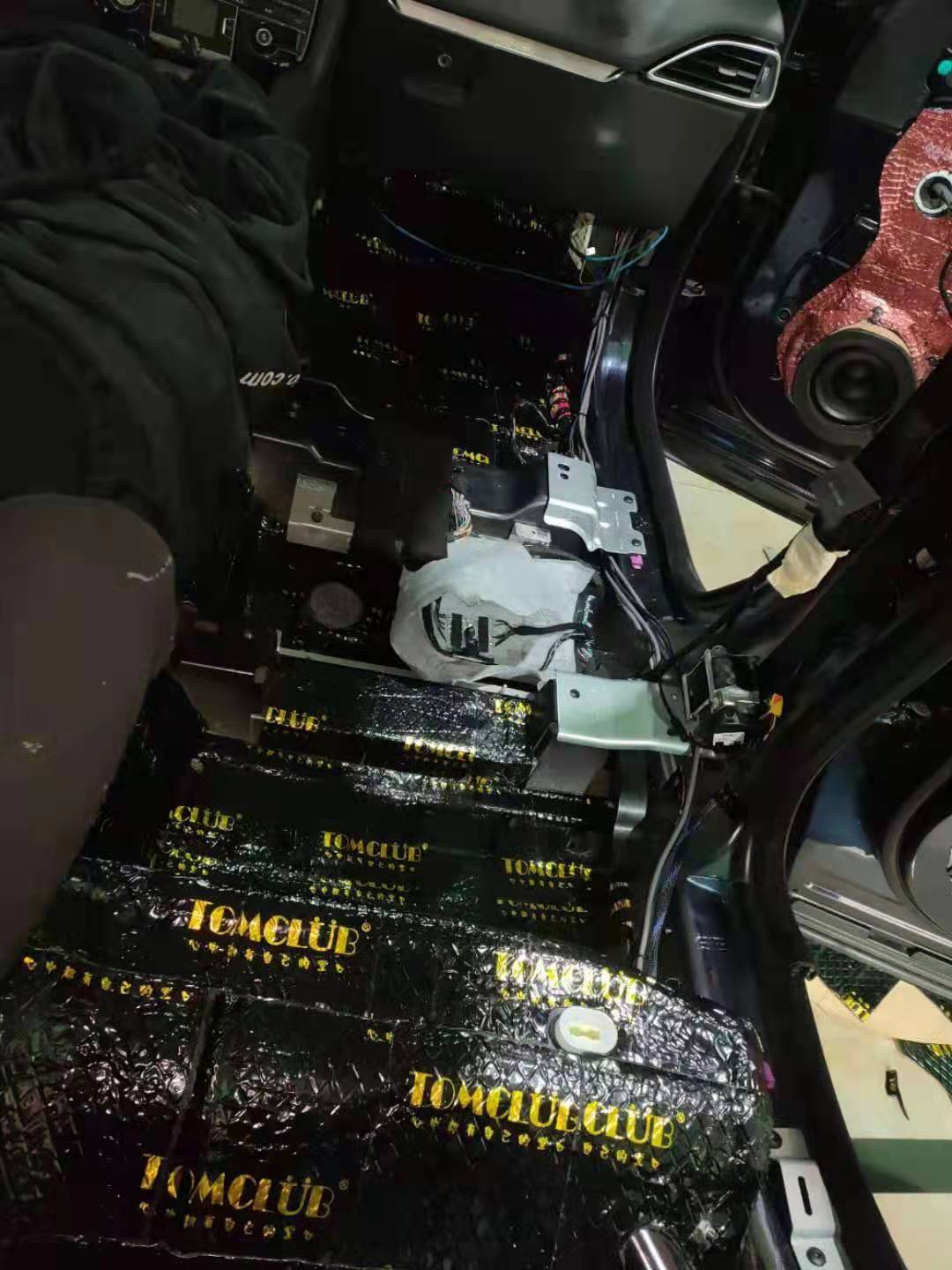 捷豹四门隔音视频,捷豹噪音大怎么改