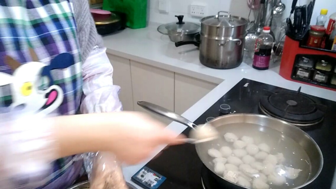 冷冻鱼皮做鱼肉丸子,带刺鱼肉生汆丸子的做法