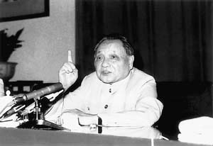 对越战争尚未结束，*小平邓**为何急着裁军百万？还要在两年内完成？