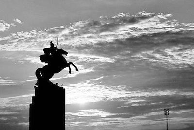 城市雕塑的意义,城市雕塑具有承载历史记忆的功能