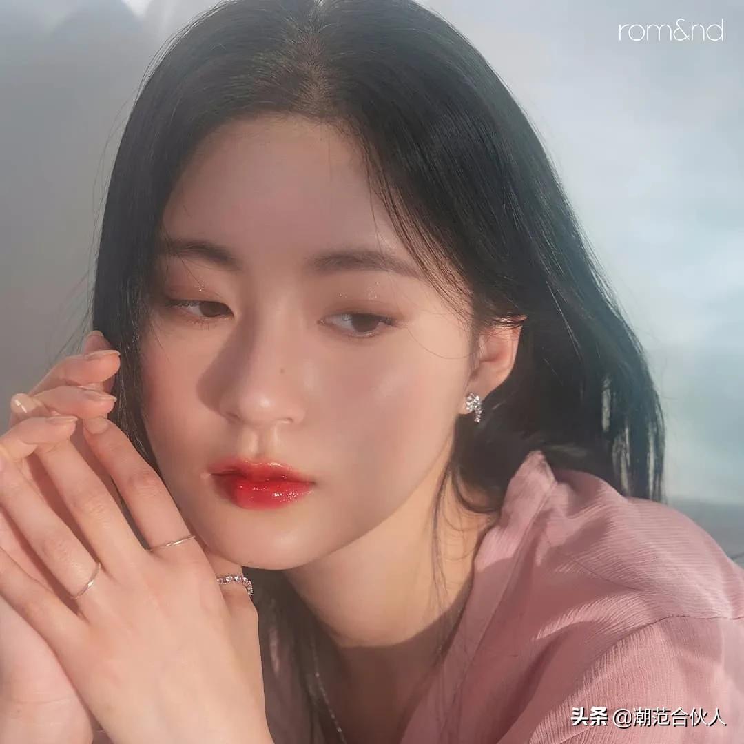 李佳琦omg这个产品也太好用了吧,李佳琦被称为美妆界的代名词