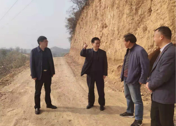 路灯照亮扶贫路结对帮扶暖人心,河南商丘扶贫路灯