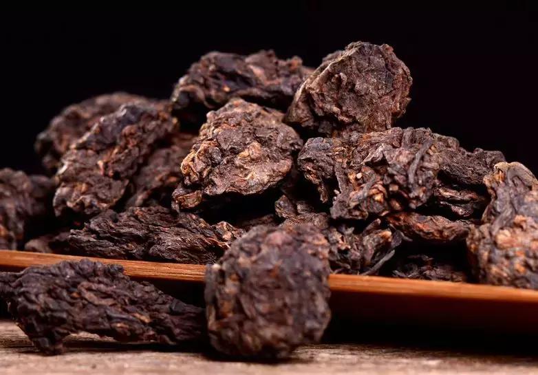 八八年易武野生茶生茶357克,中茶98年陈化六堡茶