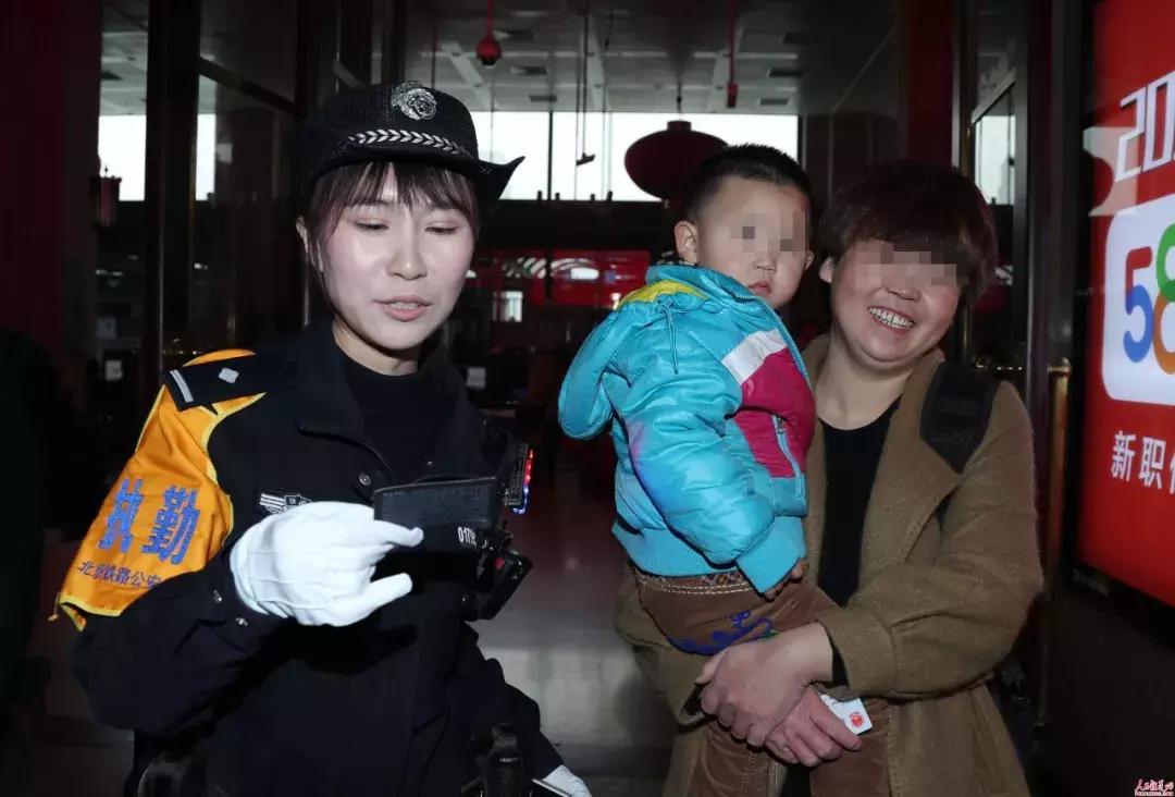 坐火车手机掉厕所掉轨道上会赔吗,手机掉到火车厕所里了怎么办