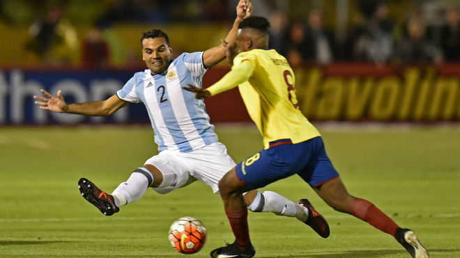 如何踢好一个11人制的中后卫,速度慢的球员如何踢好边后卫