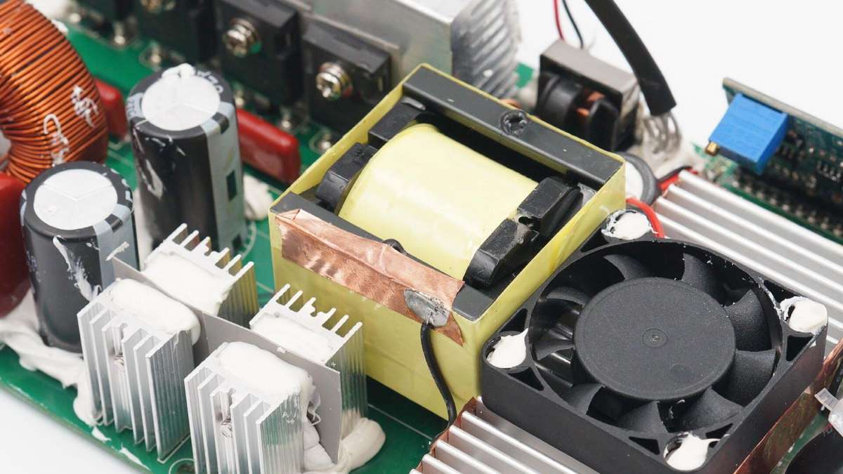 公牛便携式电源拆解,公牛1800w户外电源拆解