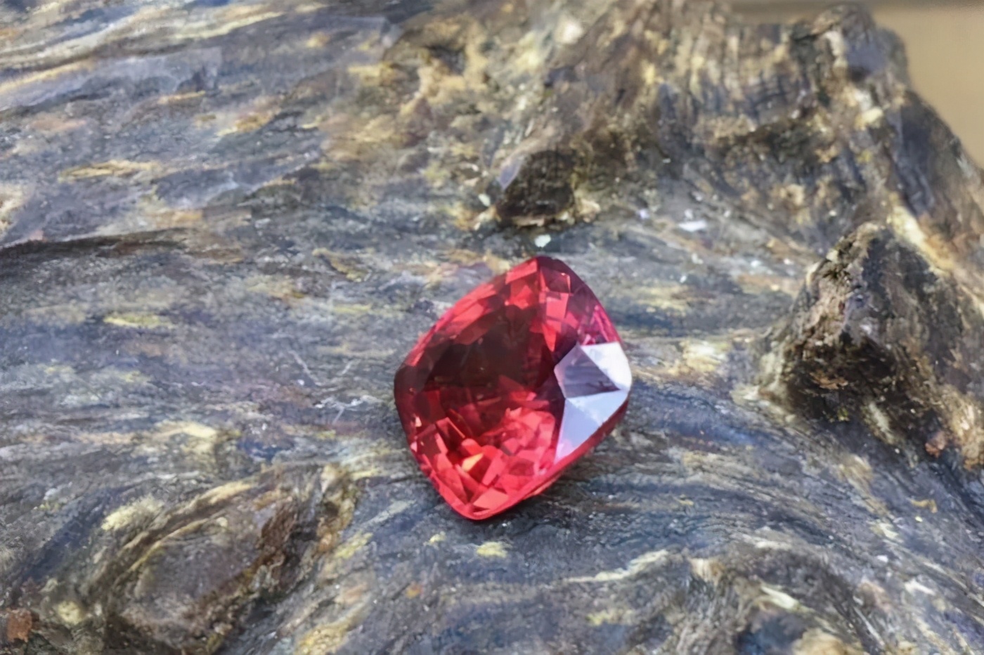 红尖晶石属性,红色尖晶石是宝石吗