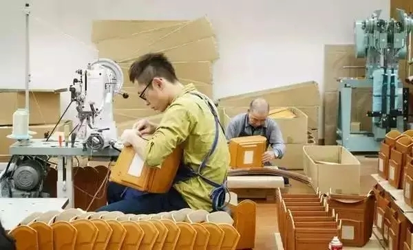 怎么才能把很丑的校服穿出氛围感,很丑的校服如何穿出少年感