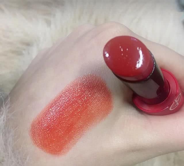 和男朋友约会涂什么颜色口红好看,约会涂什么色口红好看