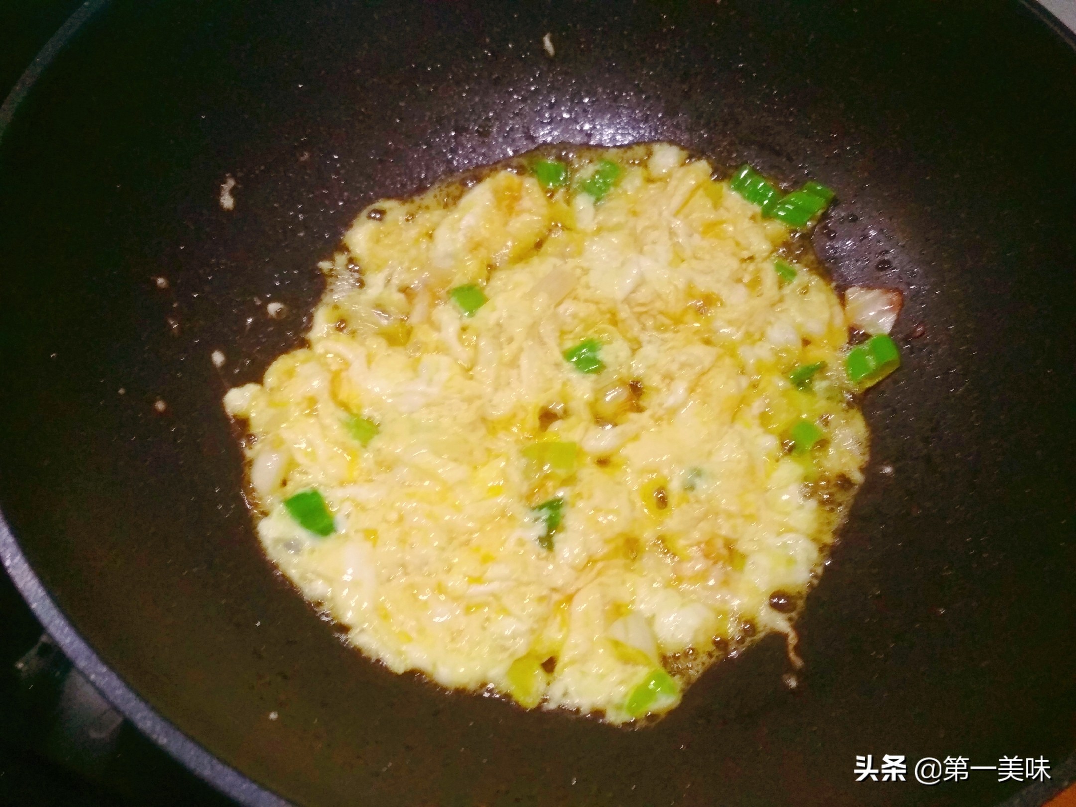 大厨教你虾仁滑蛋,滑蛋虾仁鸡蛋细嫩有诀窍