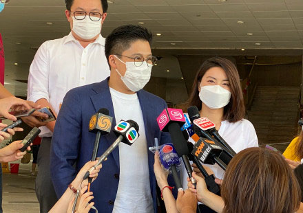 郭晶晶秀禾服,郭晶晶蓝色西装