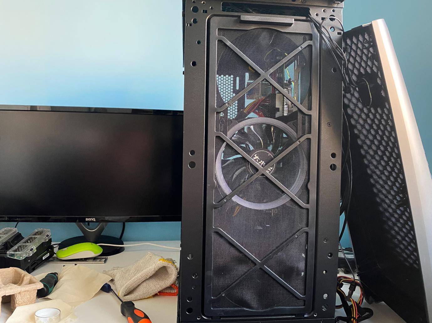 电脑系统是装在主板还是cpu上,电脑换了cpu和主板要重新装系统吗