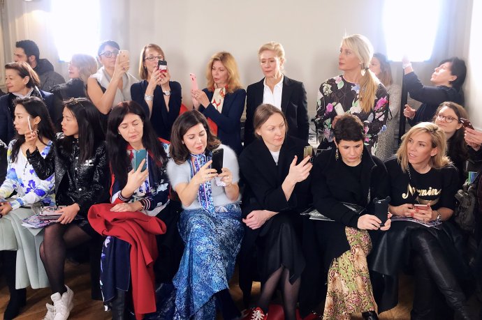 千面巴黎,巴黎时装周叉腰造型