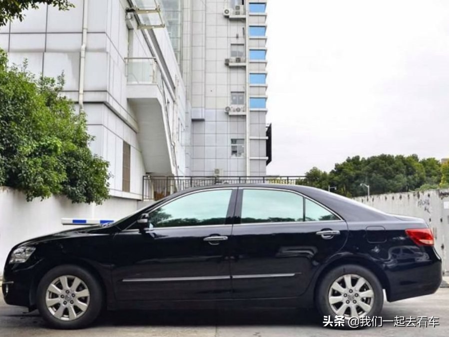 二手丰田凯美瑞还值多少钱,父亲70万买车