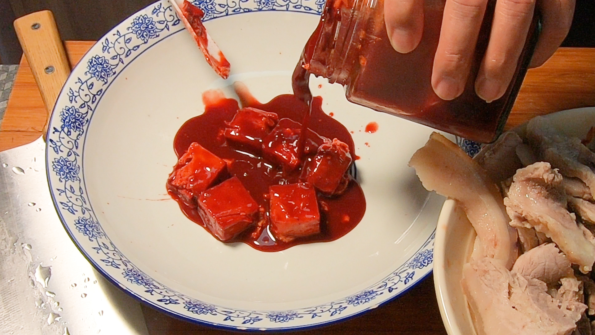 做腐乳为什么不能有油,做腐乳时不放红曲