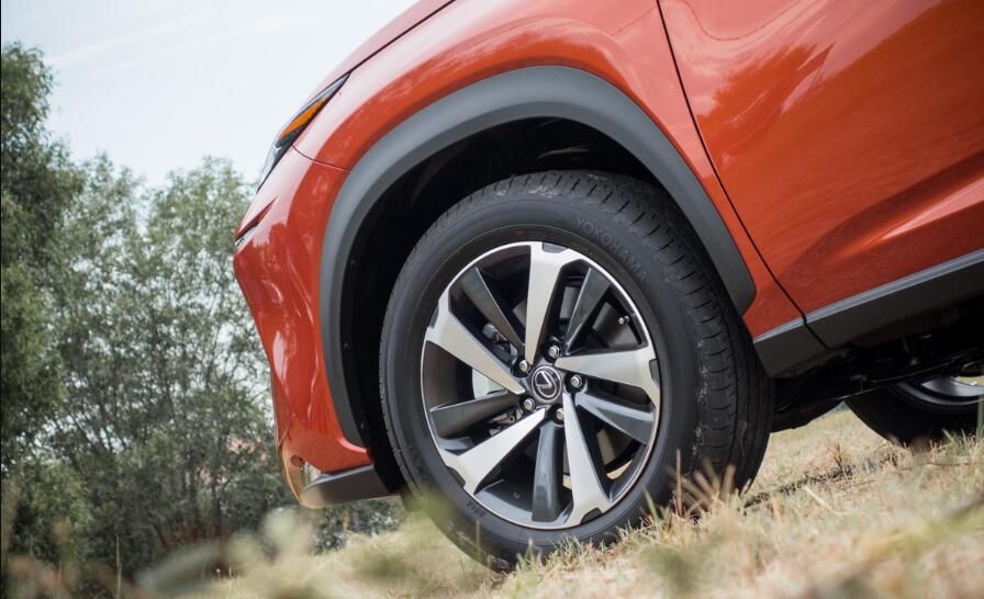 雷克萨斯nx300后排空间乘坐体验,新款雷克萨斯nx300四驱落地价格