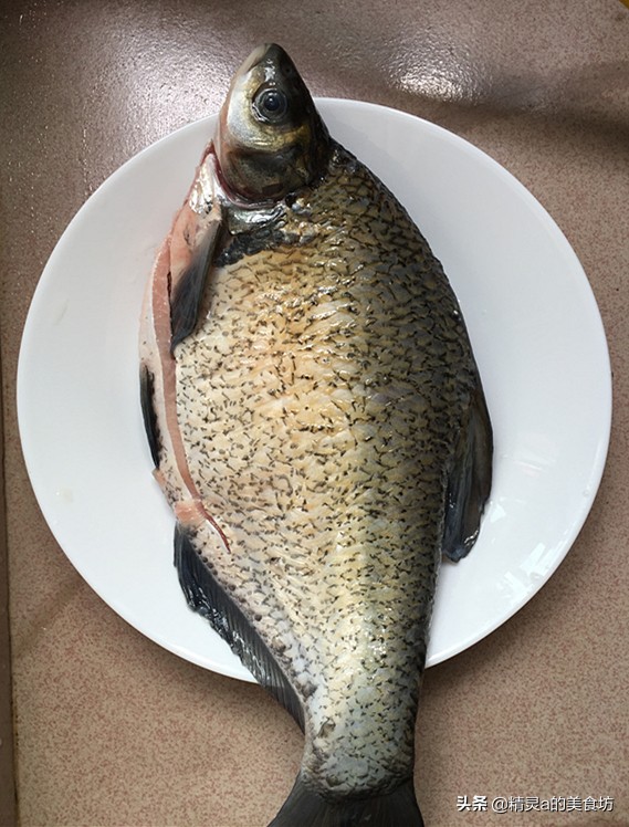 红烧鱼怎样做肉质细腻还入味,红烧鱼怎么才能让鱼皮不粘锅